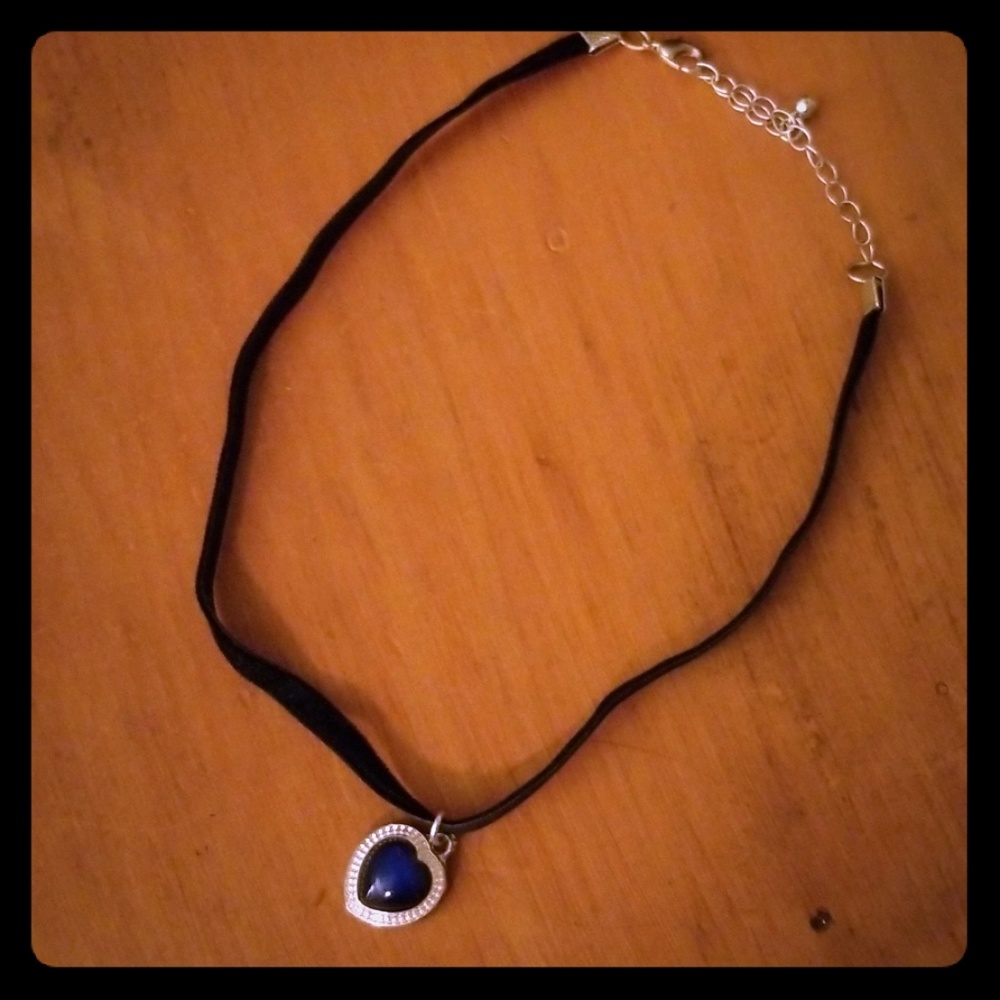 Black choker with mood heart pendant
